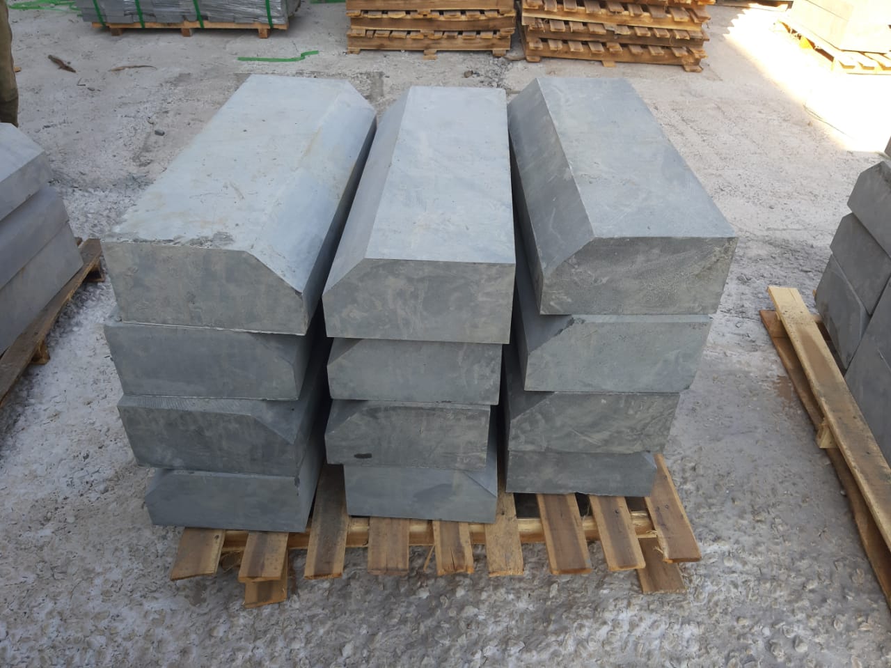 Basalt Palisades/ Kerb