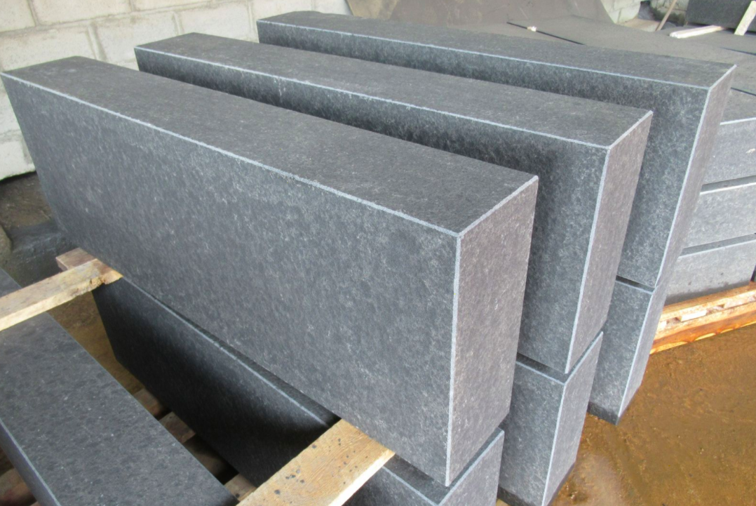 Basalt Palisades/ Kerb