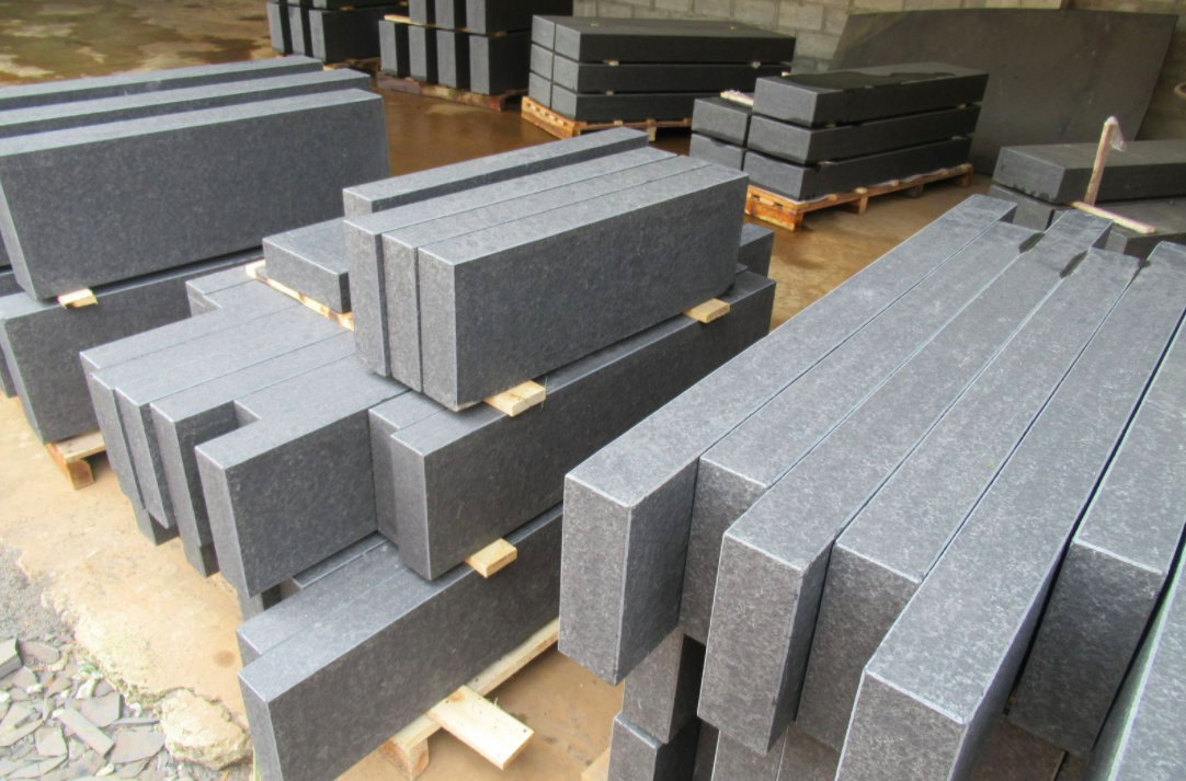 Basalt Palisades/ Kerb